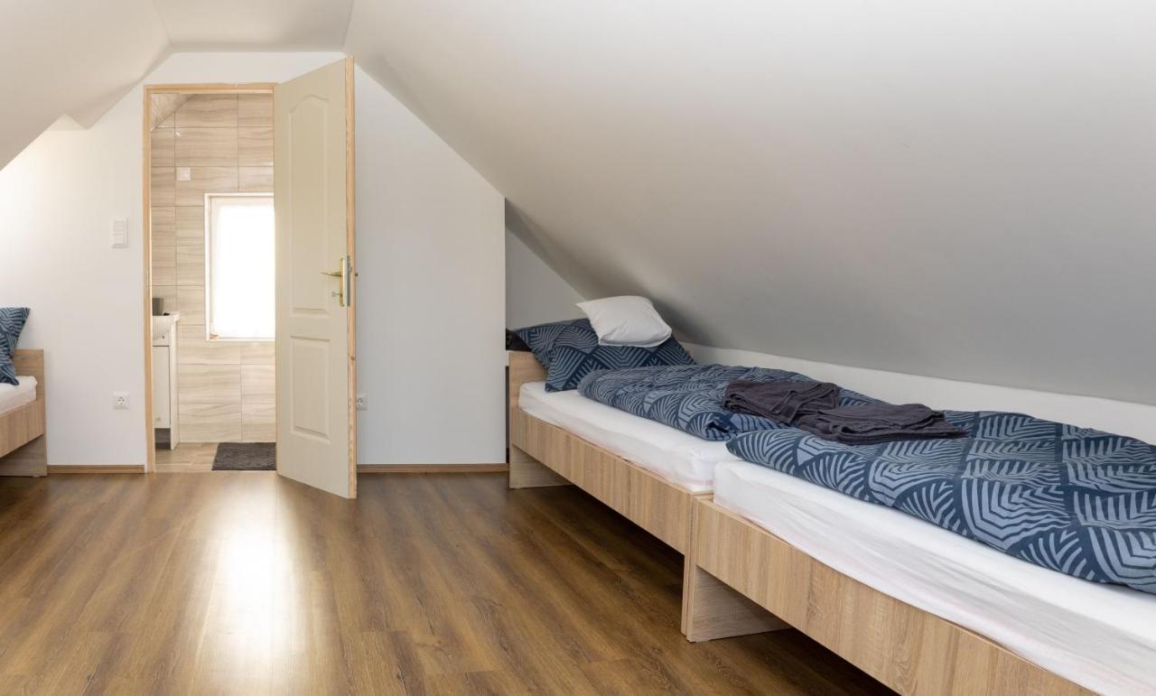 Takacs Pince Apartman Hajos 外观 照片