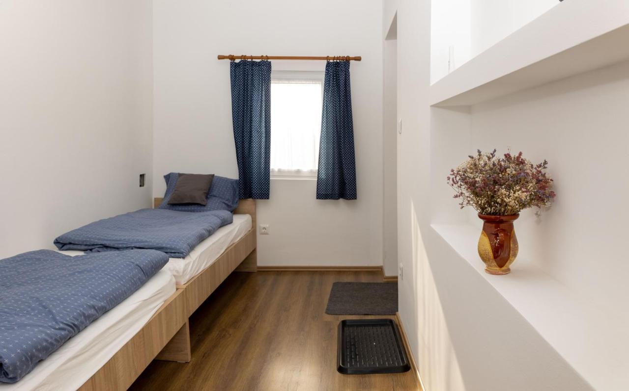 Takacs Pince Apartman Hajos 外观 照片