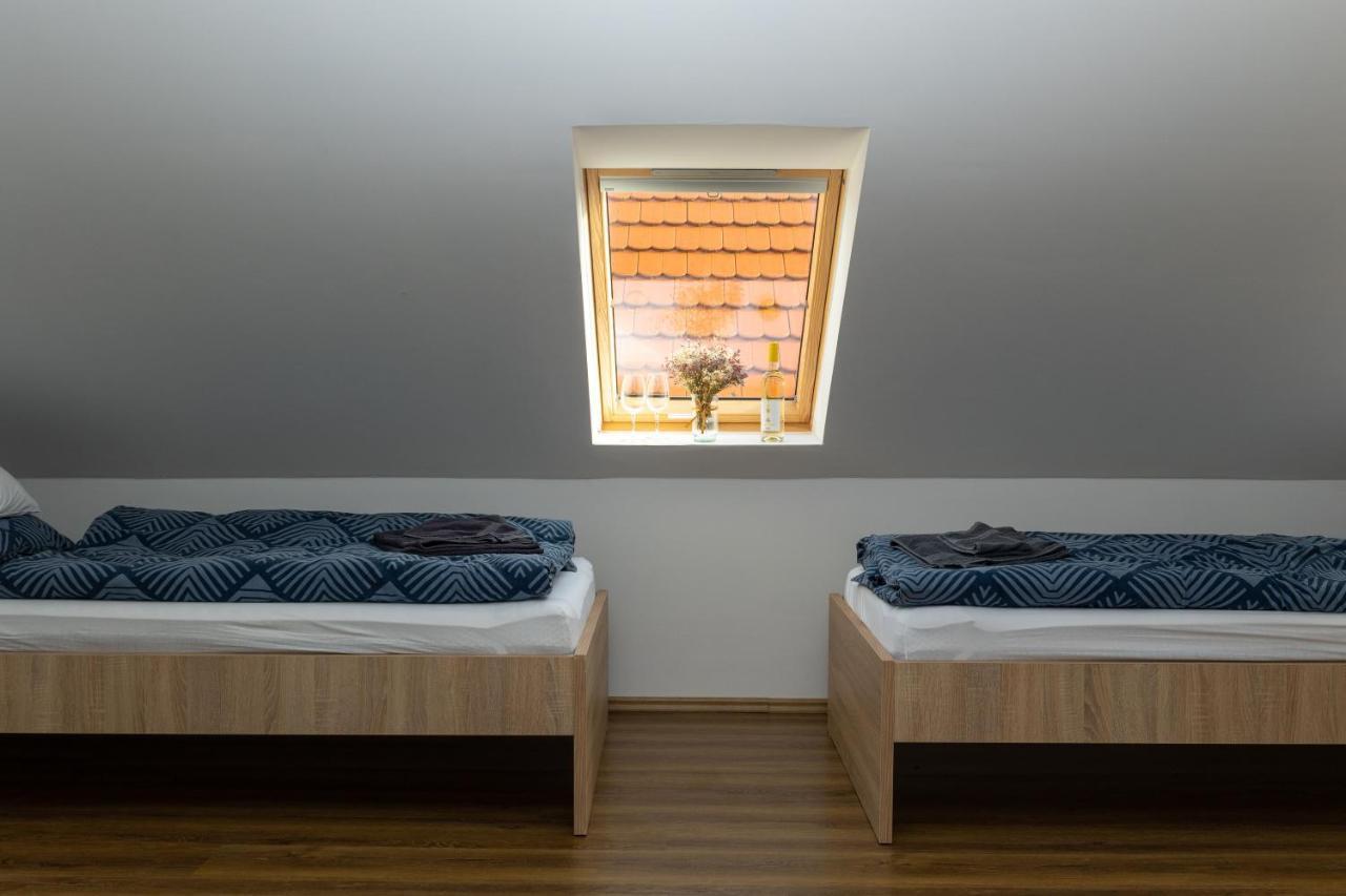 Takacs Pince Apartman Hajos 外观 照片